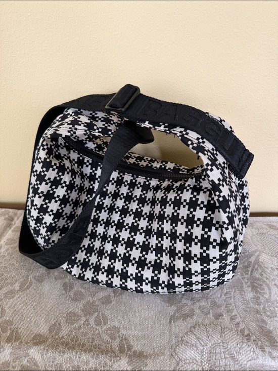 BAGGU Handbags - Baggu Black and White Pixel Gingham Medium Crescent Shoulder Bag, EUC